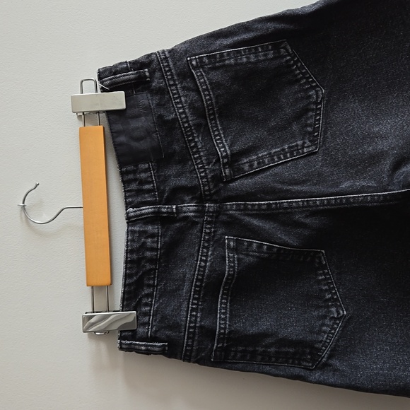 A-line, high-rise jeans short - Picture 3 of 3